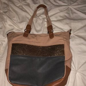 Shimmery gold sequined bag with a shoulder strap